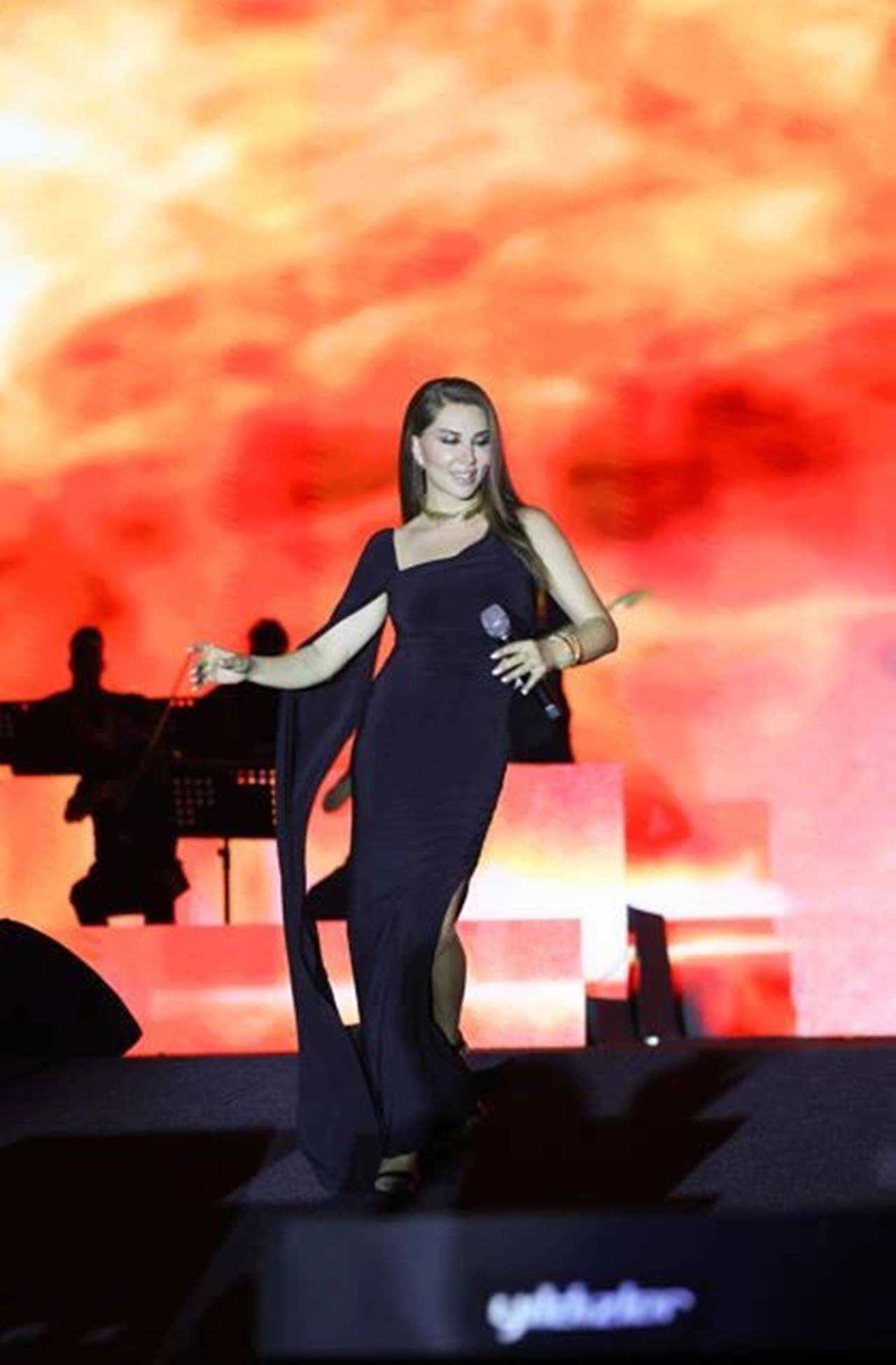 Ebru Yaşar Van’ı Ayağa Kaldırdı: Unutulmaz Bir Gece 4 Ebru Yasar Vani Ayaga Kaldirdi Unutulmaz Bir Gece 5