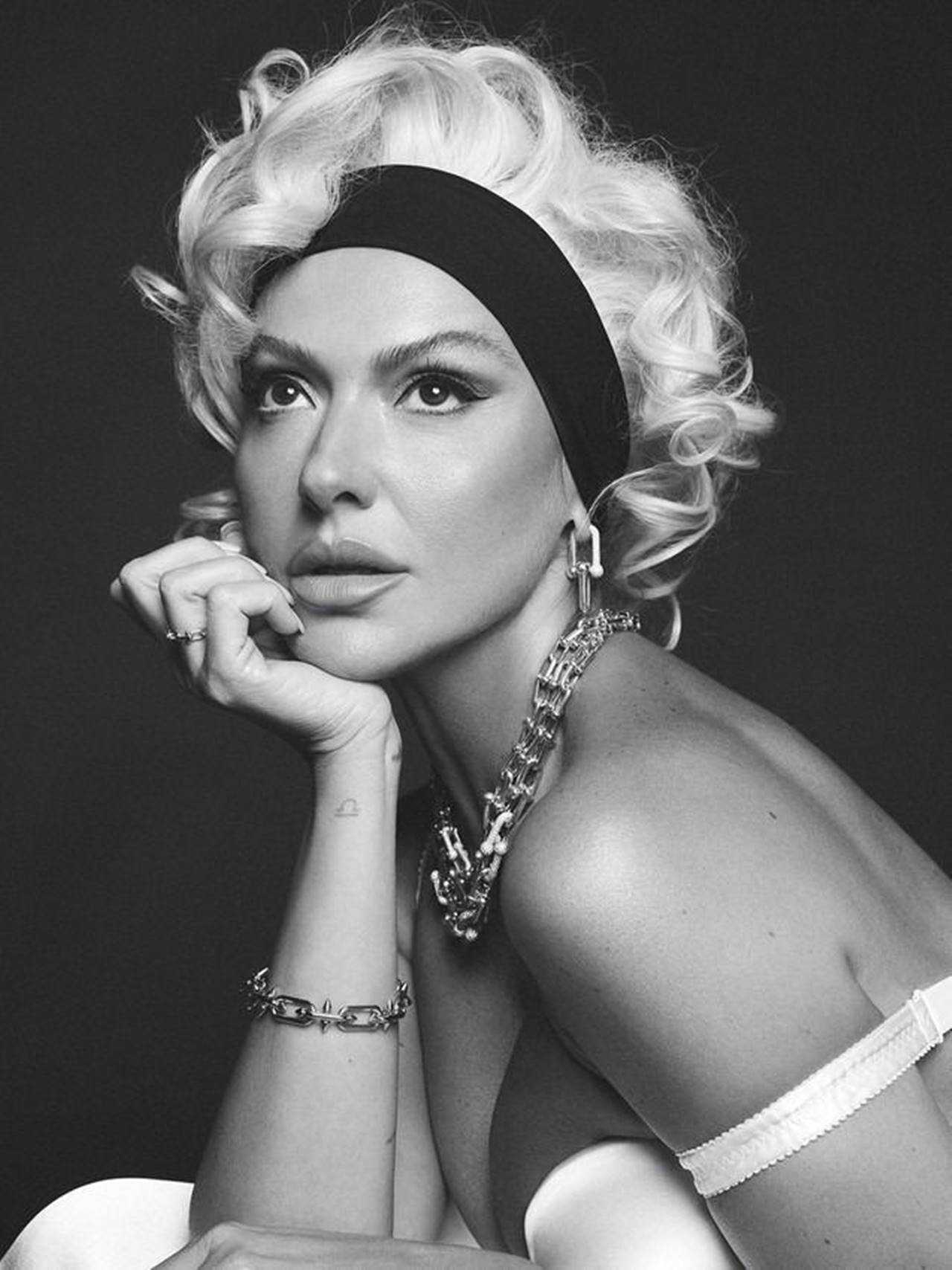 Hadise'den Nefes Kesen Pozlar! Sosyal Medya Yıkıldı 12 Hadiseden Nefes Kesen Pozlar Sosyal Medya Yikildi 13