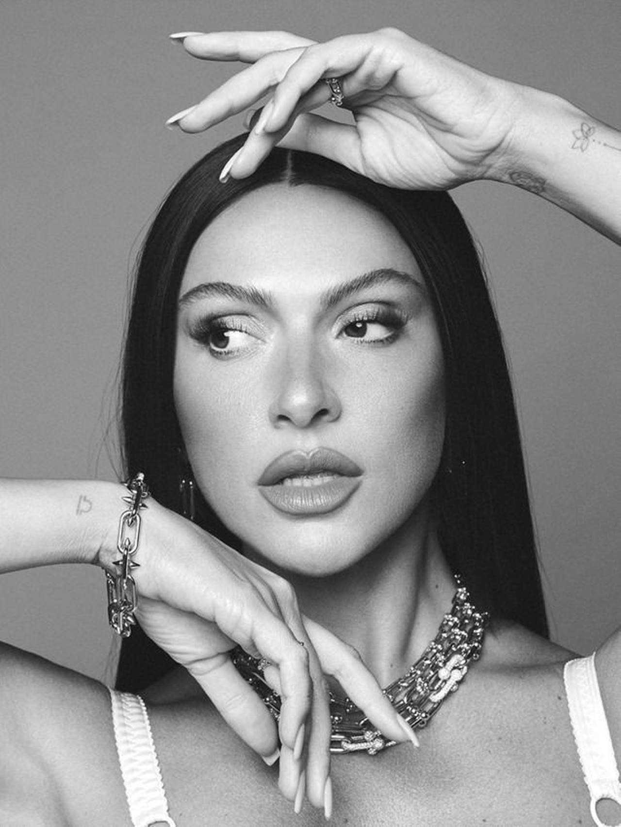 Hadise'den Nefes Kesen Pozlar! Sosyal Medya Yıkıldı 6 Hadiseden Nefes Kesen Pozlar Sosyal Medya Yikildi 7