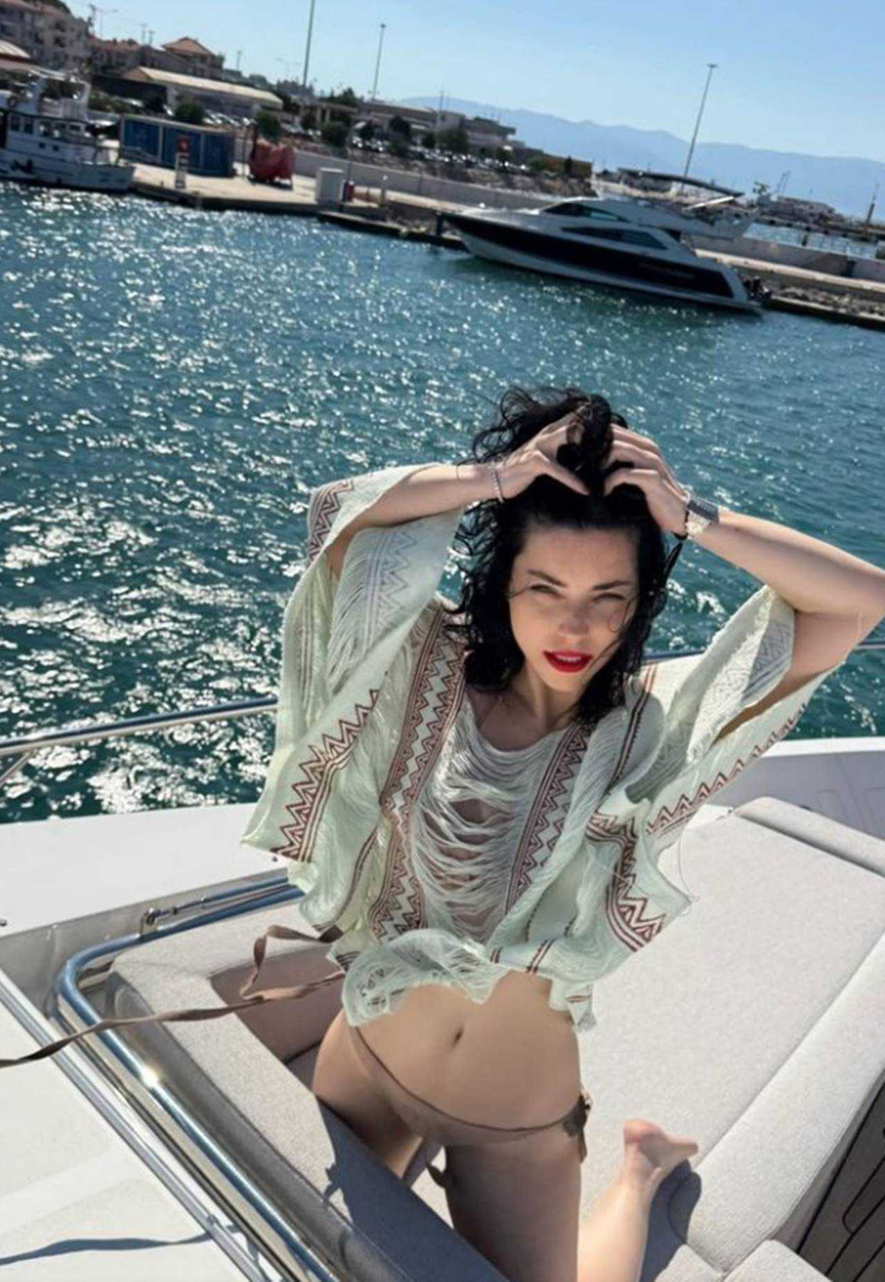 Merve Boluğur'dan Olay Yaratan Pozlar 4 Merve Bolugurdan Olay Yaratan Pozlar 4