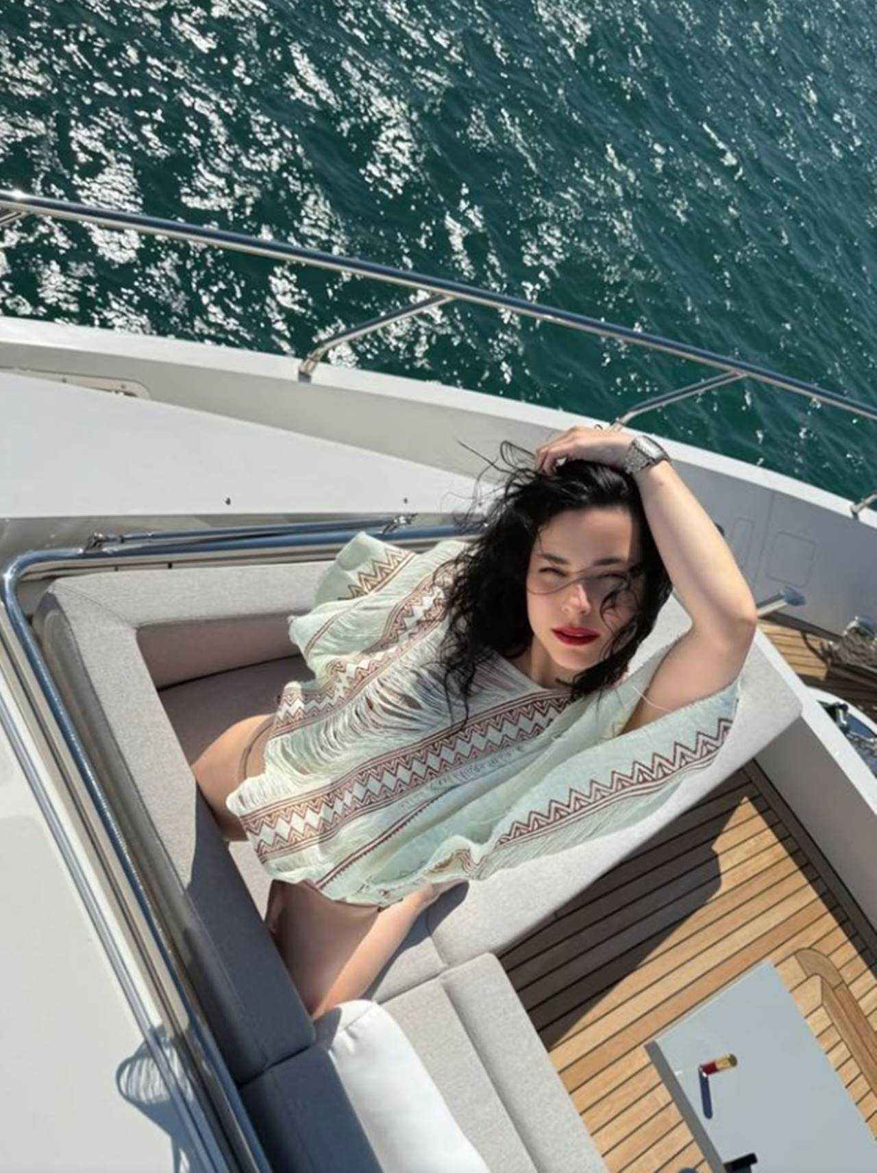 Merve Boluğur'dan Olay Yaratan Pozlar 6 Merve Bolugurdan Olay Yaratan Pozlar 7