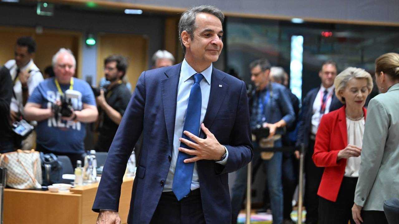 Parlamentoda Kimyasal Şüphesi: Hedef Miçotakis 3 Parlamentoda Kimyasal Suphesi Hedef Micotakis 4