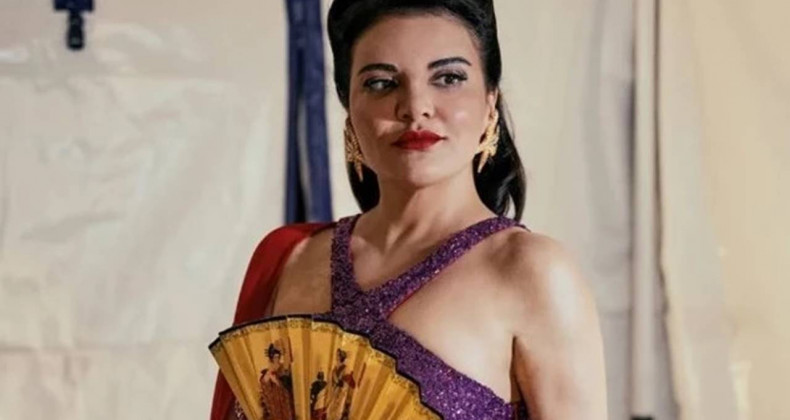 Göksel Tatilde Bikinili Pozlarıyla Göz Kamaştırdı