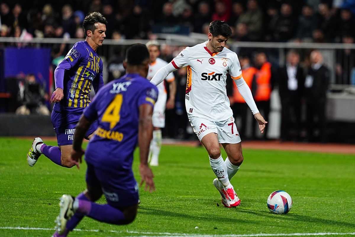Osimhen Geldi, Morata Gitti! 3 Gpj7K UWgAAoPiJ