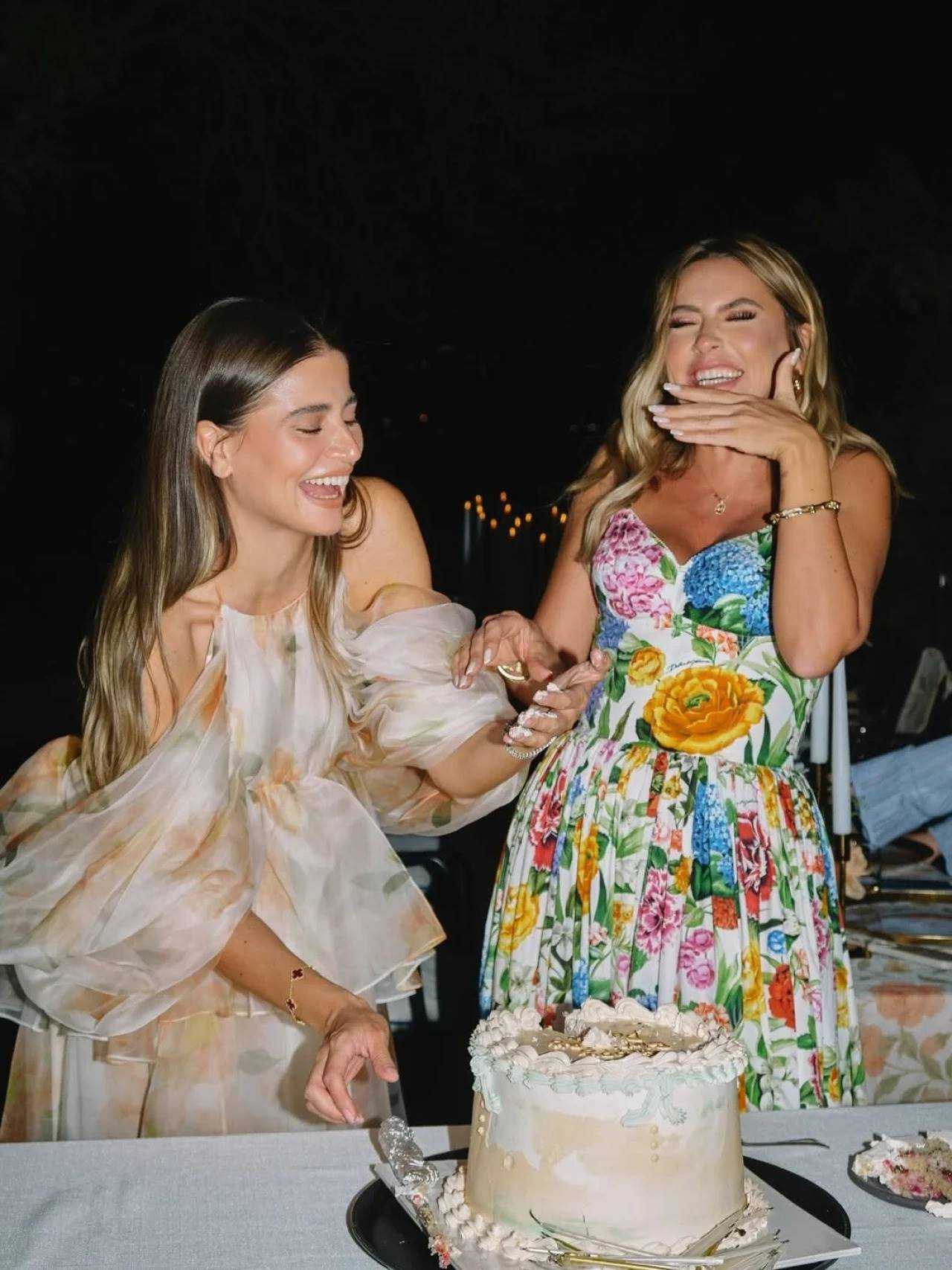 Hadise’den Kardeşine Unutulmaz Doğum Günü Şöleni 1 Hadiseden Kardesine Unutulmaz Dogum Gunu Soleni 2