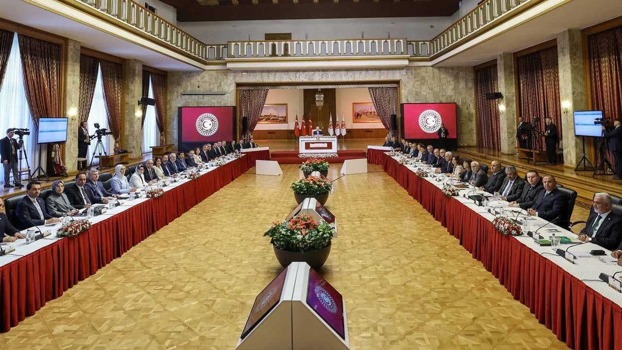 Kritik Komisyon Gündeminde 51 Üye Formülü 2 Kritik Komisyon Gundeminde 51 Uye Formulu 2