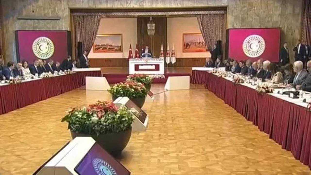 Kritik Komisyon Gündeminde 51 Üye Formülü 4 Kritik Komisyon Gundeminde 51 Uye Formulu 4