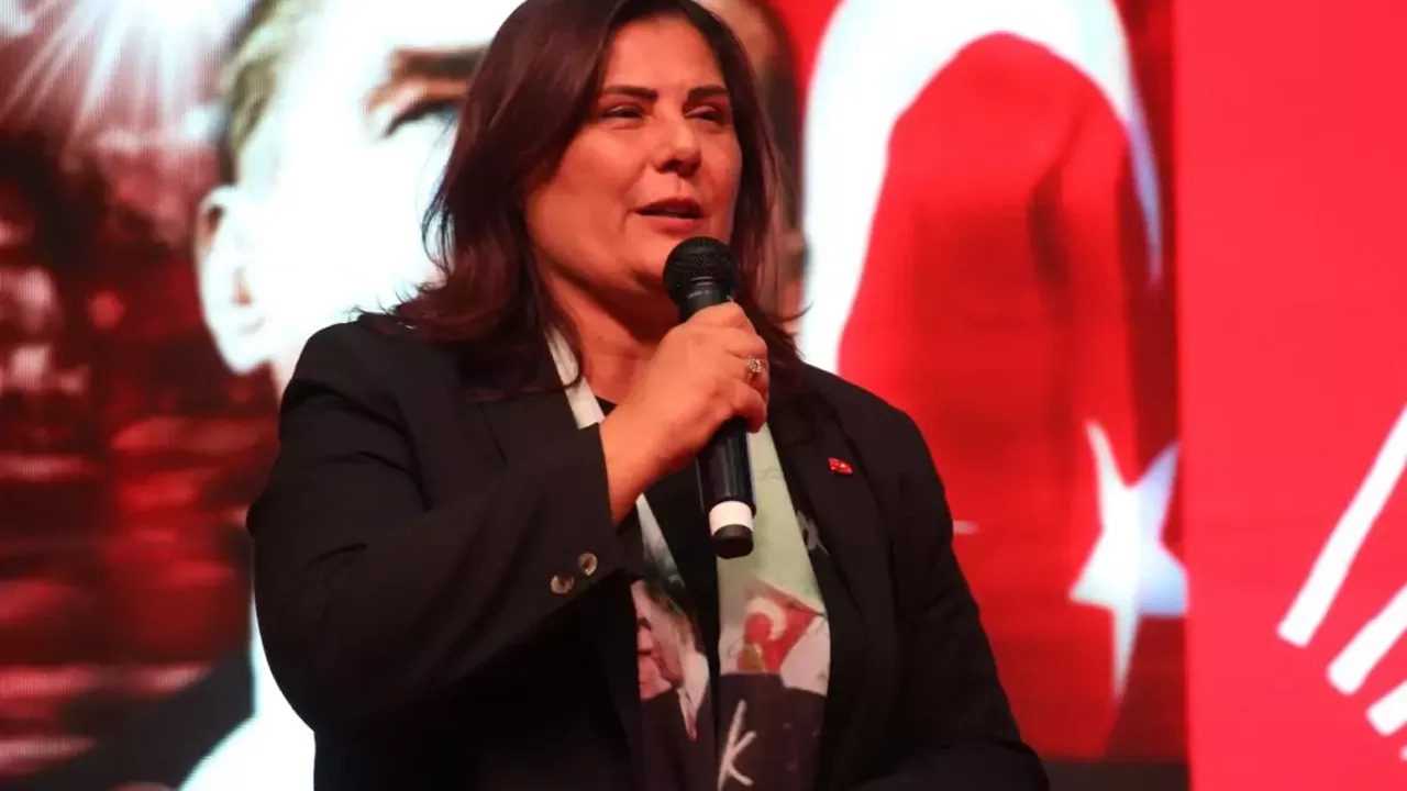 Özlem Çerçioğlu Sürpriz Hamleyle AK Parti’ye Katıldı 2 Ozlem Cercioglu Surpriz Hamleyle AK Partiye Katildi 3