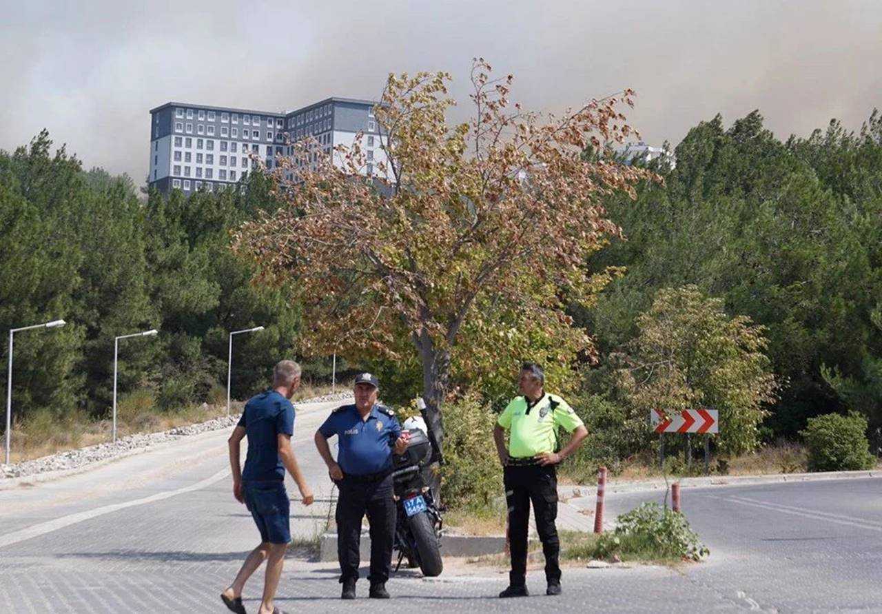 Türkiye Alevlerle Savaşta: Orman Yangınları Alarm Veriyor 4 Turkiye Alevlerle Savasta Orman Yanginlari Alarm Veriyor 5