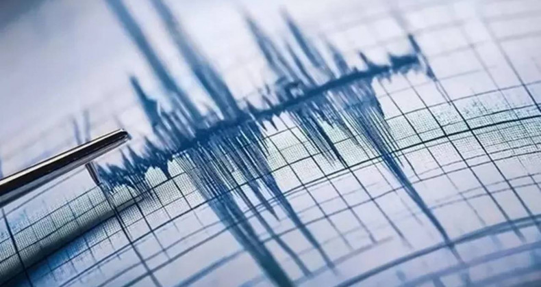 Balıkesir’de 4,5’lik Deprem: İzmir Halkı Paniğe Kapıldı
