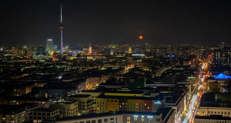 Berlin’i Sarsan Savaş Bombası: 10 Bin Kişi Tahliye Edildi