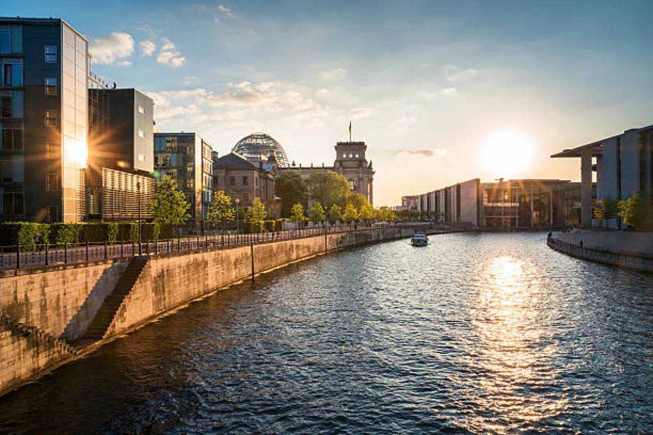Berlin’i Sarsan Savaş Bombası: 10 Bin Kişi Tahliye Edildi 1 Berlini Sarsan Savas Bombasi 10 Bin Kisi Tahliye Edildi 2