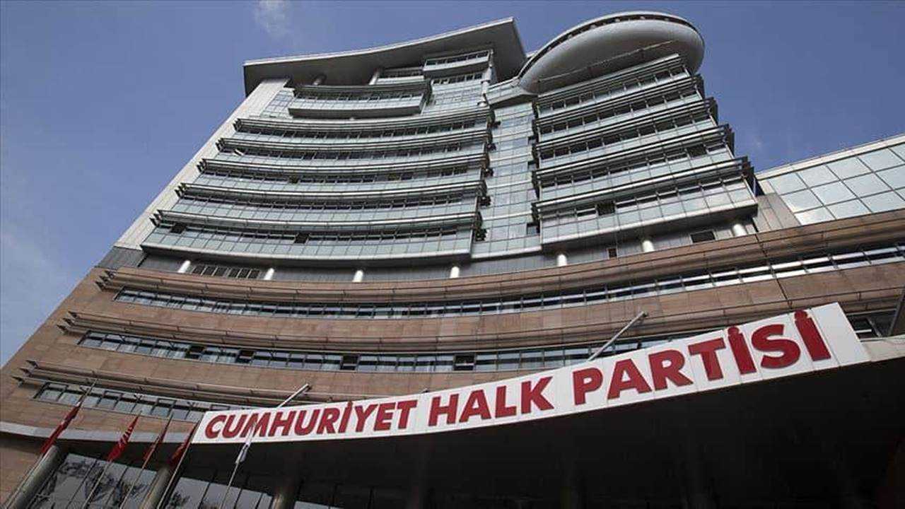 CHP Ayağa Kalkıyor: Olağanüstü Kurultay Geliyor 2 CHP Dimdik Olaganustu Kurultay 21 Eylulde 2
