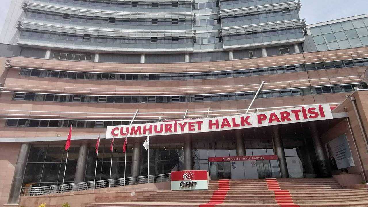 CHP Ayağa Kalkıyor: Olağanüstü Kurultay Geliyor 3 CHP Dimdik Olaganustu Kurultay 21 Eylulde 3