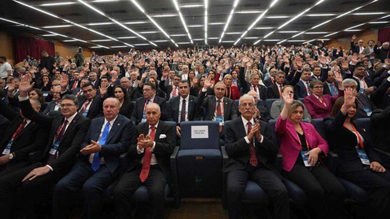 CHP Kurultayında Sandık Tamam: Özel Güven Tazeledi 1 CHP Kurultayinda Sandik Tamam Ozel Guven Tazeledi 2