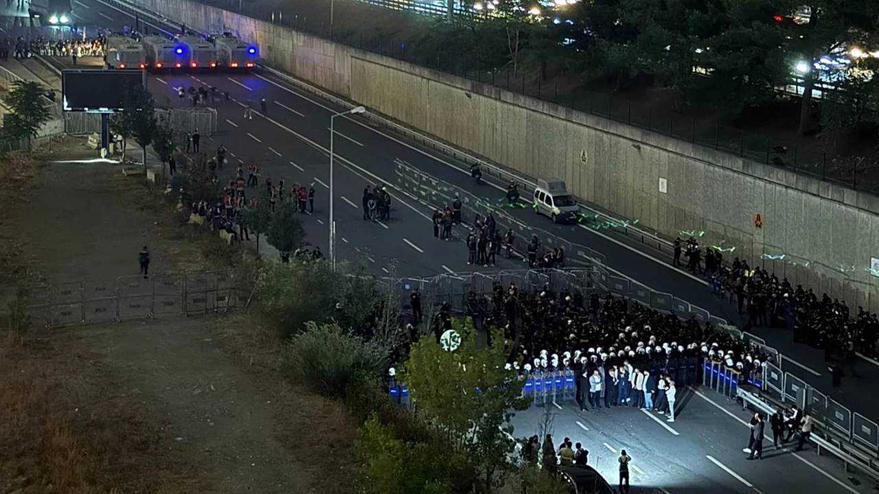 CHP Önündeki Paylaşımlara 3 Tutuklama 2 CHP Onundeki Paylasimlara 3 Tutuklama 2