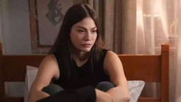 Demet Özdemir’den Eşref Rüya’ya Nefes Kesen Dokunuş