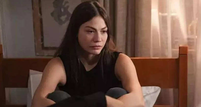 Demet Özdemir’den Eşref Rüya’ya Nefes Kesen Dokunuş