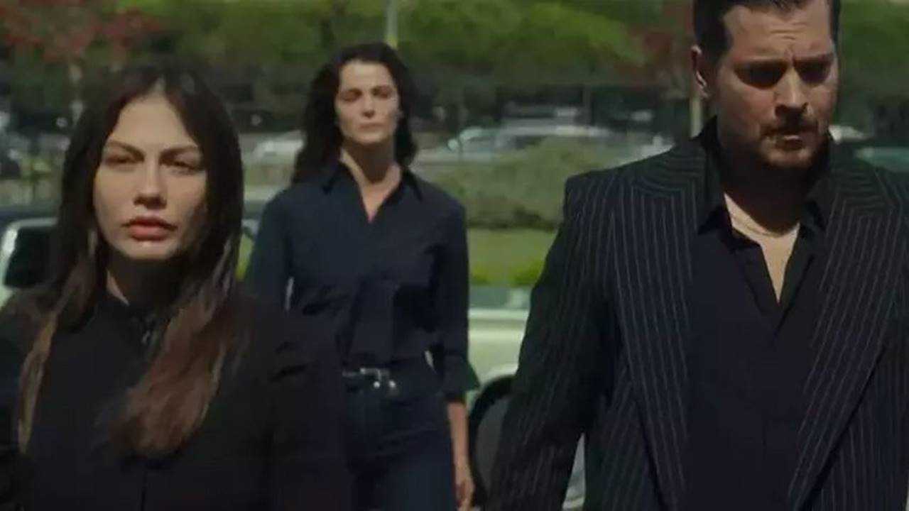 Demet Özdemir’den Eşref Rüya’ya Nefes Kesen Dokunuş 2 Demet Ozdemirden Esref Ruyaya Nefes Kesen Dokunus 3