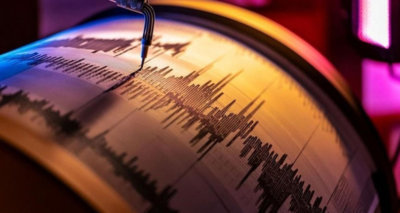 Gece Yarısı Depremi Simav’ı Uykusuz Bıraktı