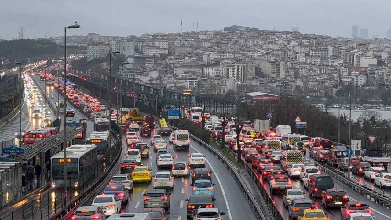 İstanbul’da Trafik Çilesi: Yoğunluk Tavan Yaptı 1 Istanbulda Trafik Cilesi Yogunluk Tavan Yapti 2