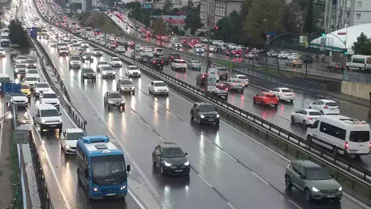 İstanbul’da Trafik Çilesi: Yoğunluk Tavan Yaptı 4 Istanbulda Trafik Cilesi Yogunluk Tavan Yapti 5