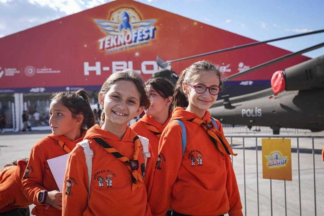 Öğrenciler ve Yenilikçiler TEKNOFEST’te Geleceği Keşfediyor 1 Ogrenciler ve Yenilikciler TEKNOFESTte Gelecegi Kesfediyor 2