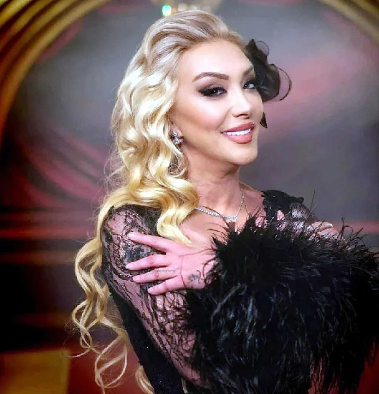 Sevilen Sanatçı Güllü, 51 Yaşında Hayata Veda Etti 4 Sevilen Sanatci Gullu 51 Yasinda Hayata Veda Etti 5