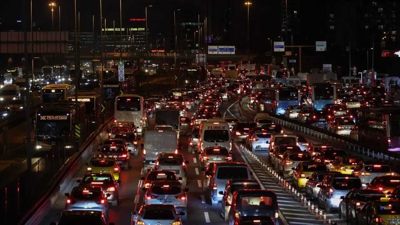 Deprem İstanbul’u Kilitledi: Trafik %71’e Dayandı 2 Deprem Istanbulu Kilitledi Trafik 71e Dayandi 3