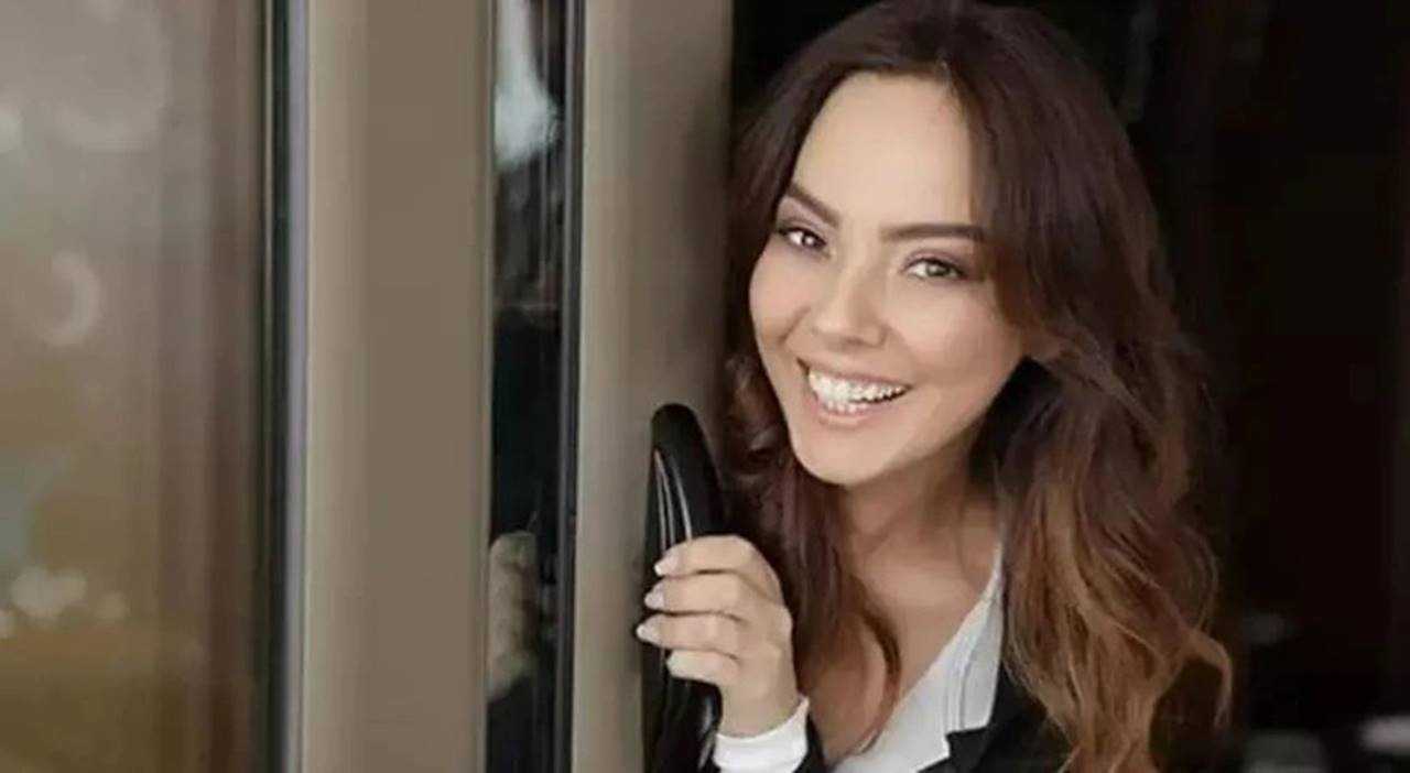 Ebru Gundesin Sahne Provasi Sosyal Medyayi Salladi 2