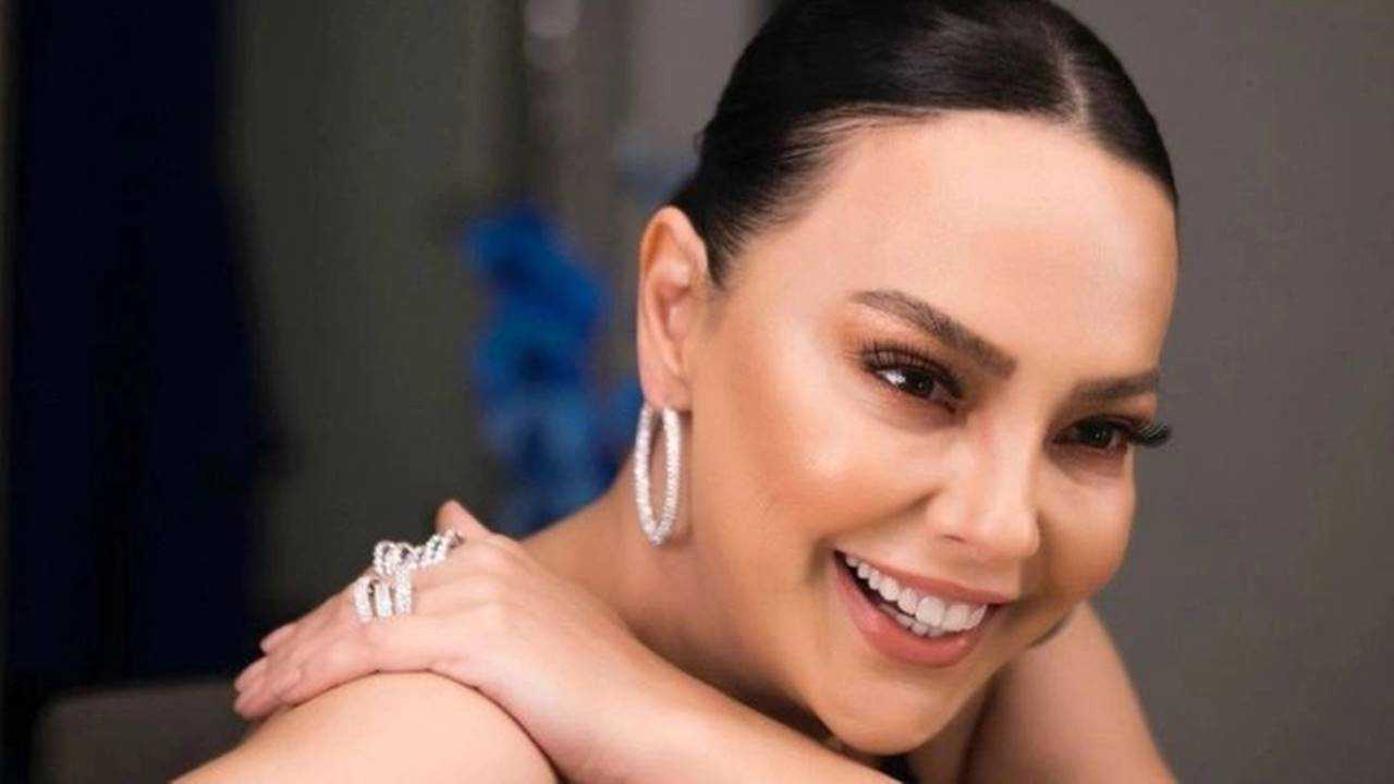 Ebru Gundesin Sahne Provasi Sosyal Medyayi Salladi 5