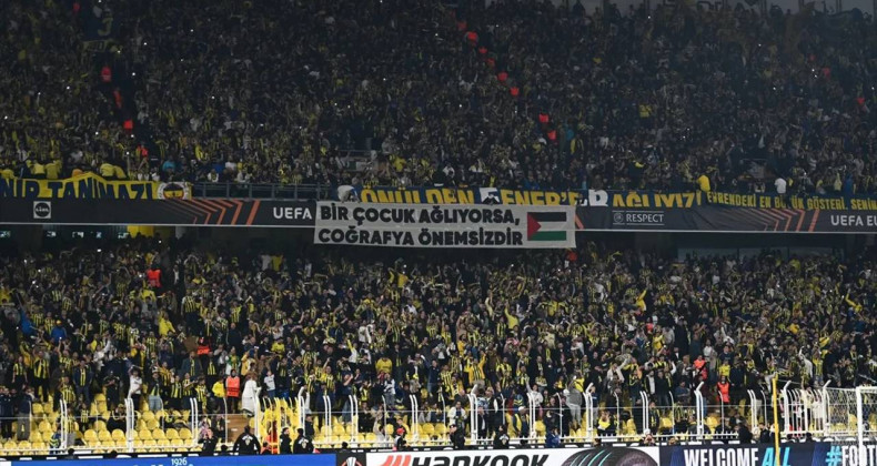 Fenerbahçe Tribünleri Dolu, Filistin’e Destek Mesajı
