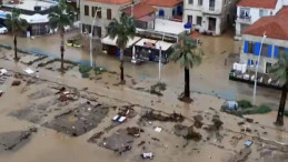 Foça Sular Altında: Bir Kişi Kayıp, İlçe Felaketi Yaşadı