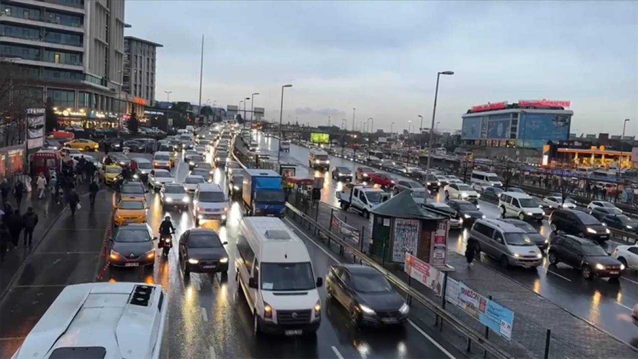 İstanbul’da Akşam Çilesi: Köprüler Durma Noktasında 1 Istanbulda Aksam Cilesi Kopruler Durma Noktasinda 2