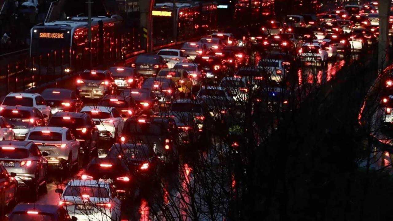 İstanbul’da Akşam Çilesi: Köprüler Durma Noktasında 2 Istanbulda Aksam Cilesi Kopruler Durma Noktasinda 3