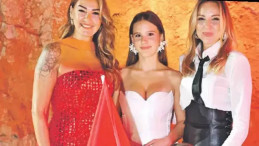 Pınar Altuğ’un Kızı Su Podyumda Fırtına Estirdi