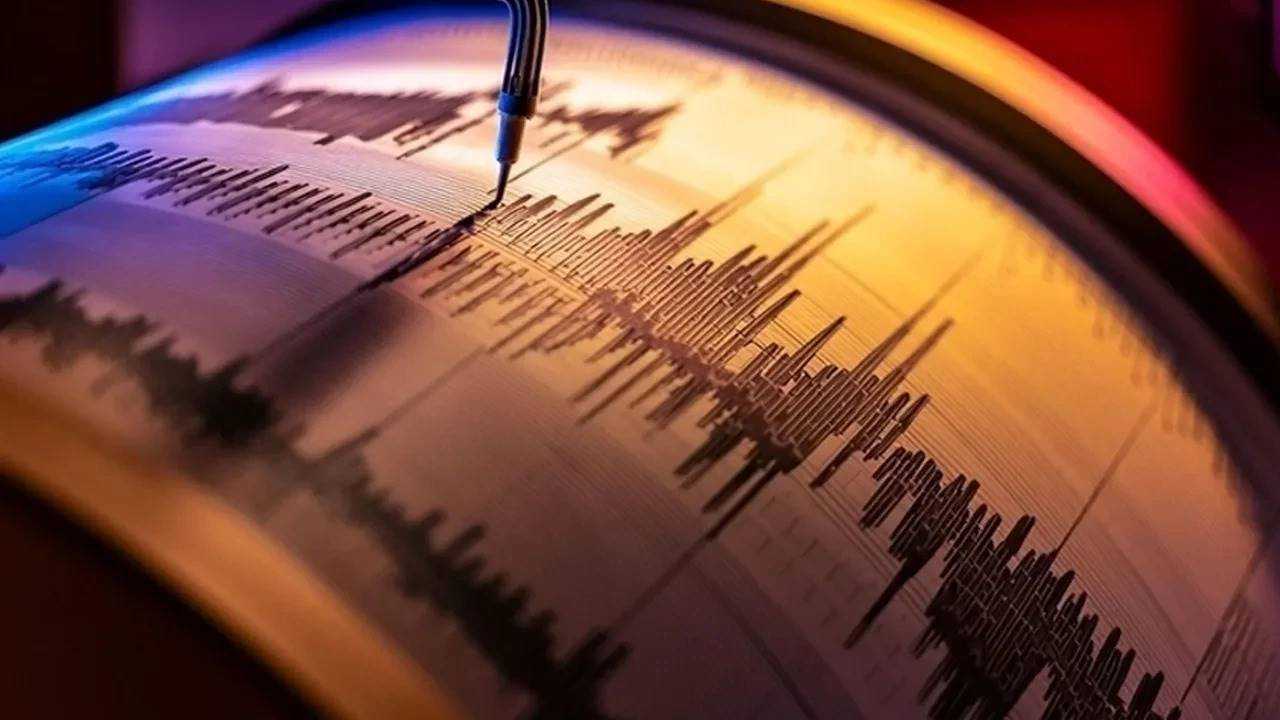 Sindirgida Deprem Zinciri Yuzlerce Artci Devam Ediyor 2