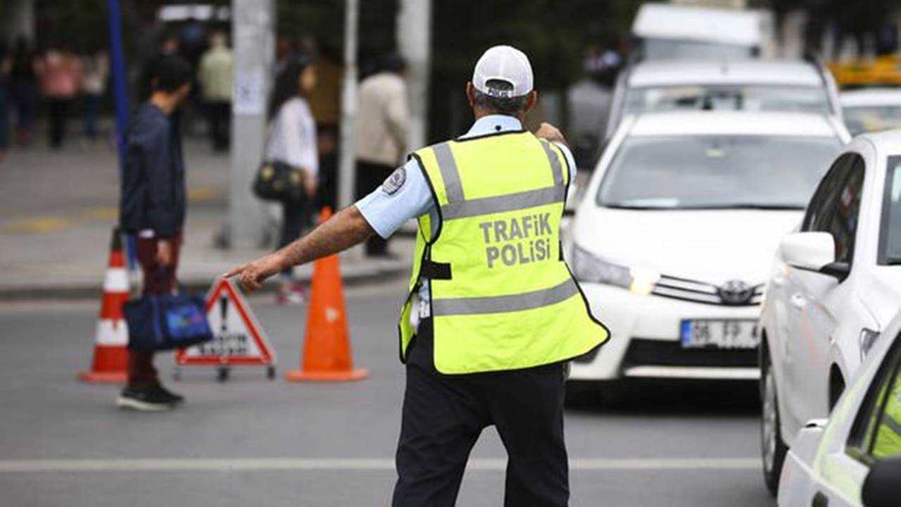 Trafikte Ceza Yağmuru: Ehliyetler Geri Alınıyor 1 Trafikte Ceza Yagmuru Ehliyetler Geri Aliniyor 2