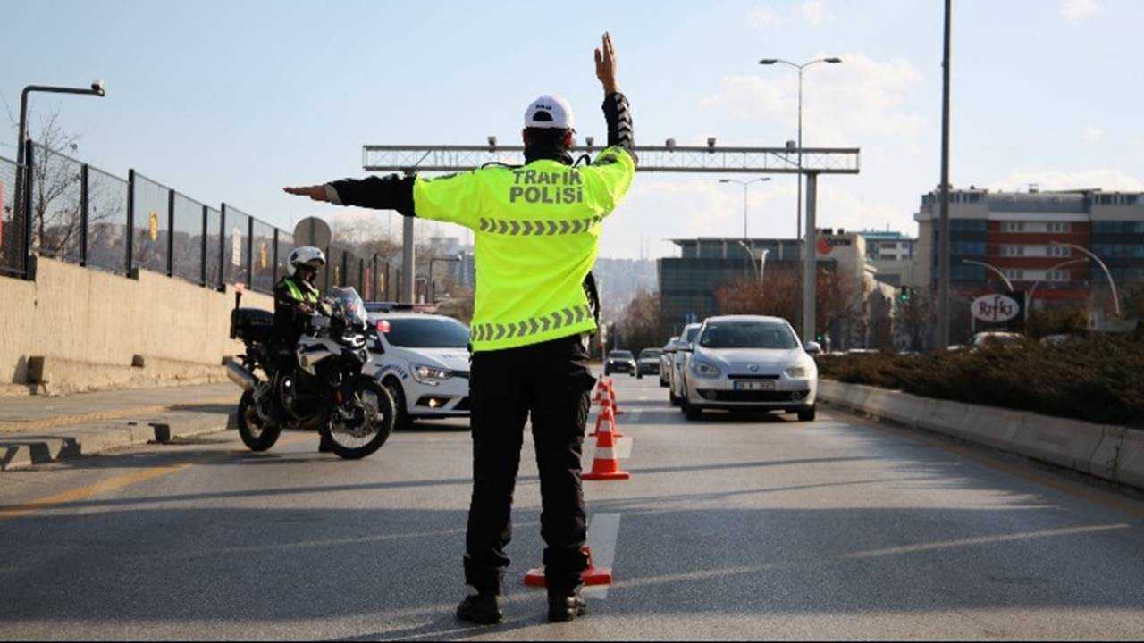 Trafikte Ceza Yağmuru: Ehliyetler Geri Alınıyor 4 Trafikte Ceza Yagmuru Ehliyetler Geri Aliniyor 5
