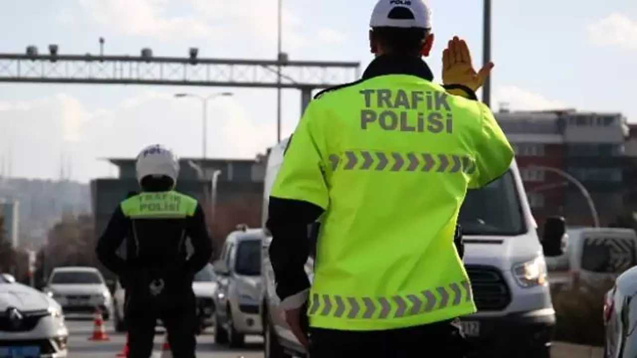 Trafikte Ceza Yağmuru: Ehliyetler Geri Alınıyor 5 Trafikte Ceza Yagmuru Ehliyetler Geri Aliniyor 6