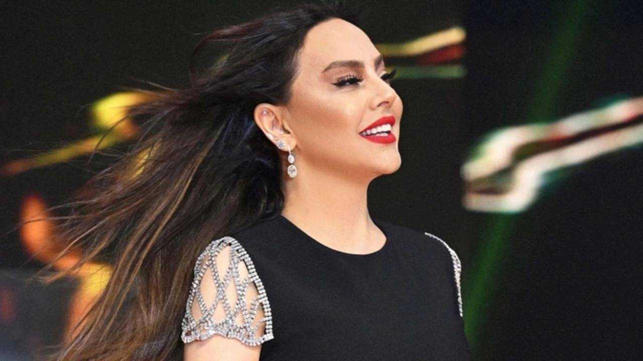 Yılbaşı Sahnelerinde Para Yağmuru: Hadise Rekor Kırdı 2 Yilbasi Sahnelerinde Para Yagmuru Hadise Rekor Kirdi 3