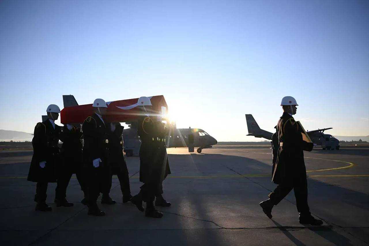 20 Kahramana Yürek Yakan Veda: Türkiye Şehitlerini Uğurladı 4 20 Kahramana Yurek Yakan Veda Turkiye Sehitlerini Ugurladi 5