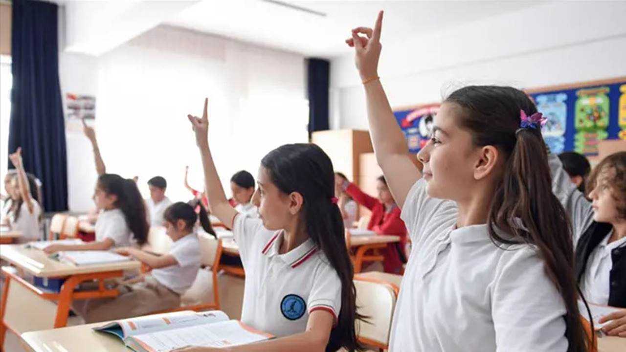 20 Milyon Ogrenci Yarin Okullara Akin Edecek 3