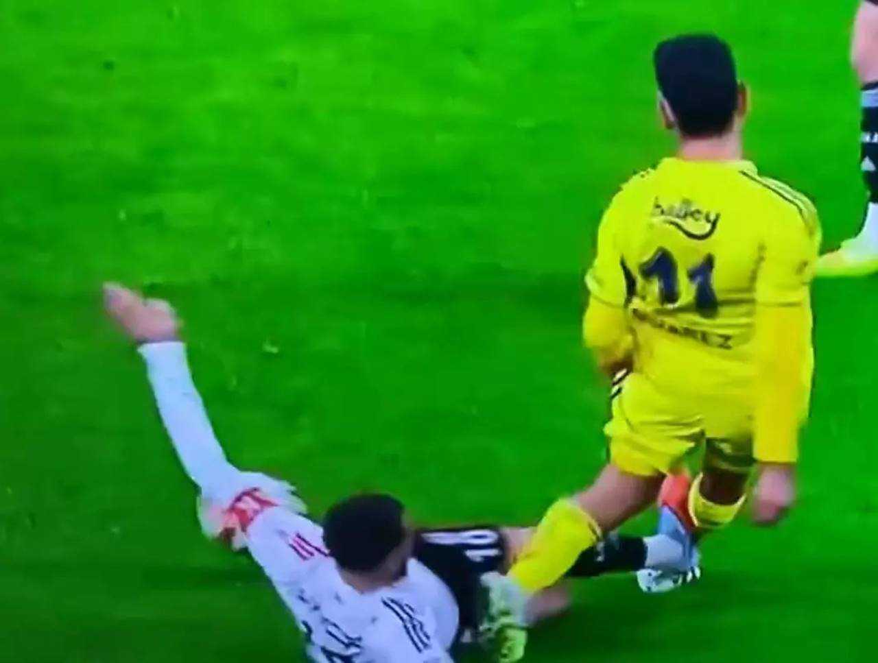 Beşiktaş-Fenerbahçe’de Kırmızı Kartlar ve İptal Penaltı Şoku 2 Besiktas Fenerbahcede Kirmizi Kartlar ve Iptal Penalti Soku 3