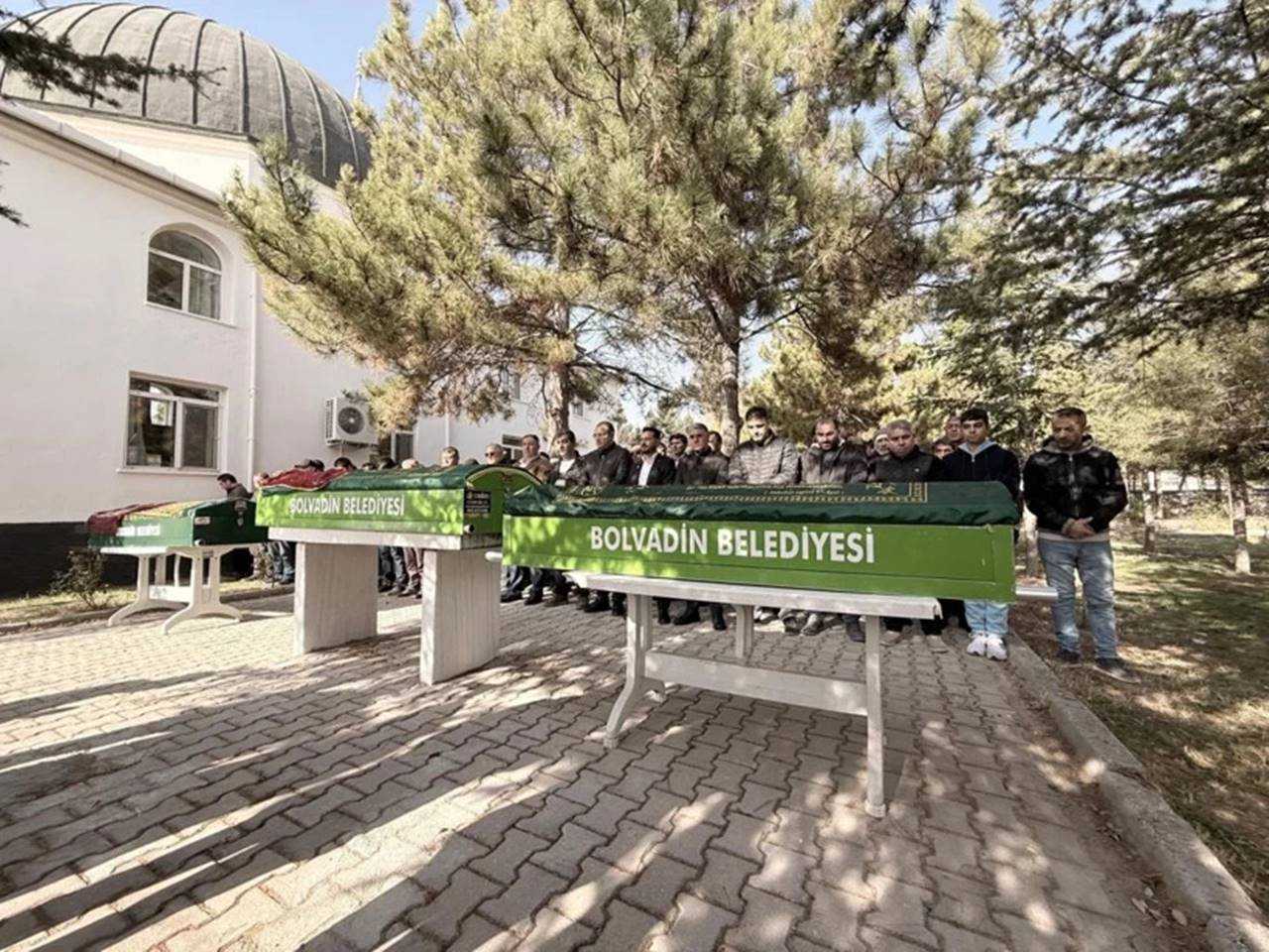 Bocek Ailesi Zehirlenerek Oldu Baba da Kurtarilamadi 4