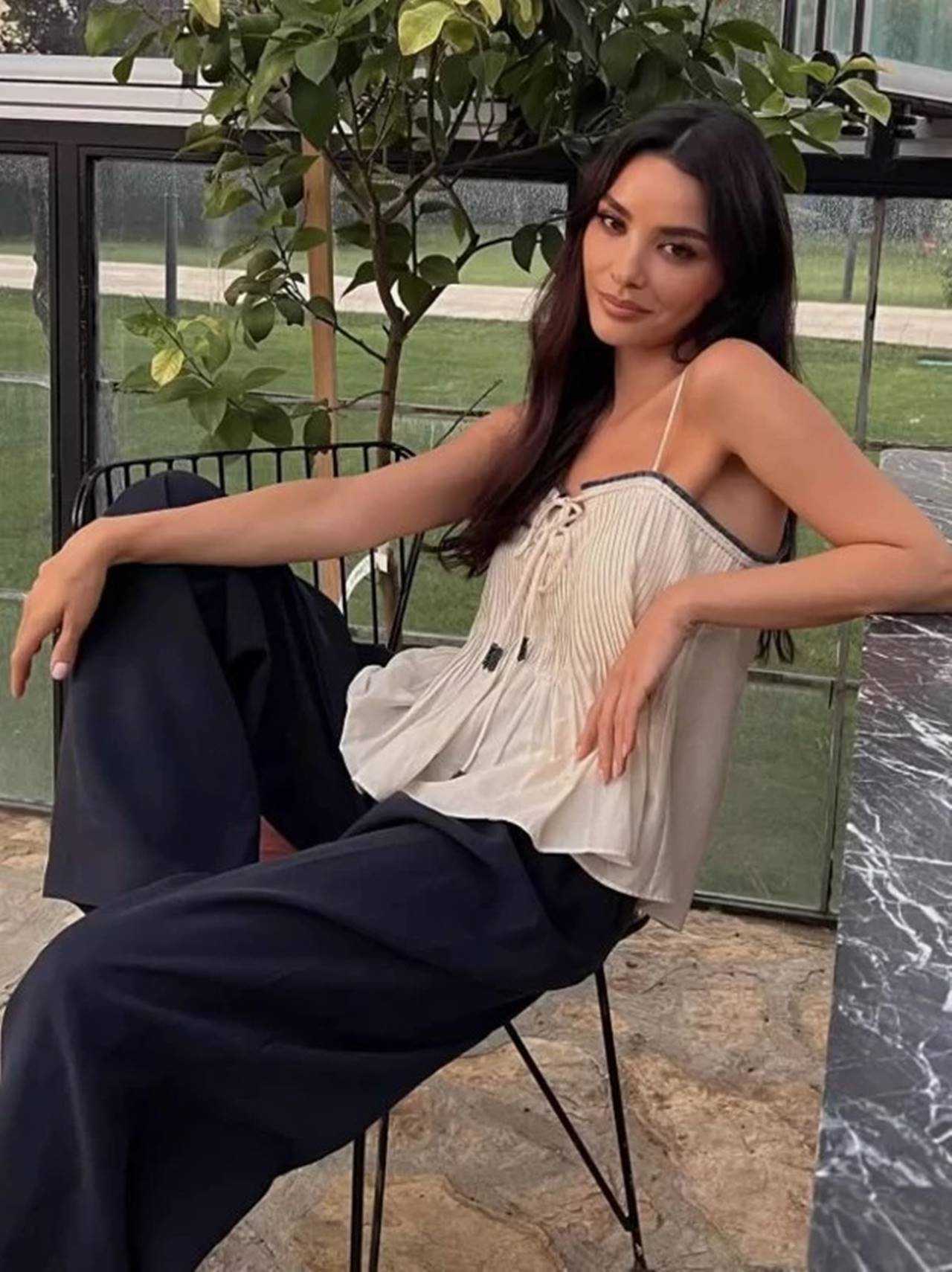 Hazal Filiz Küçükköse Gizemli Beyefendiyle Görüntülendi 2 Hazal Filiz Kucukkose Gizemli Beyefendiyle Goruntulendi 2