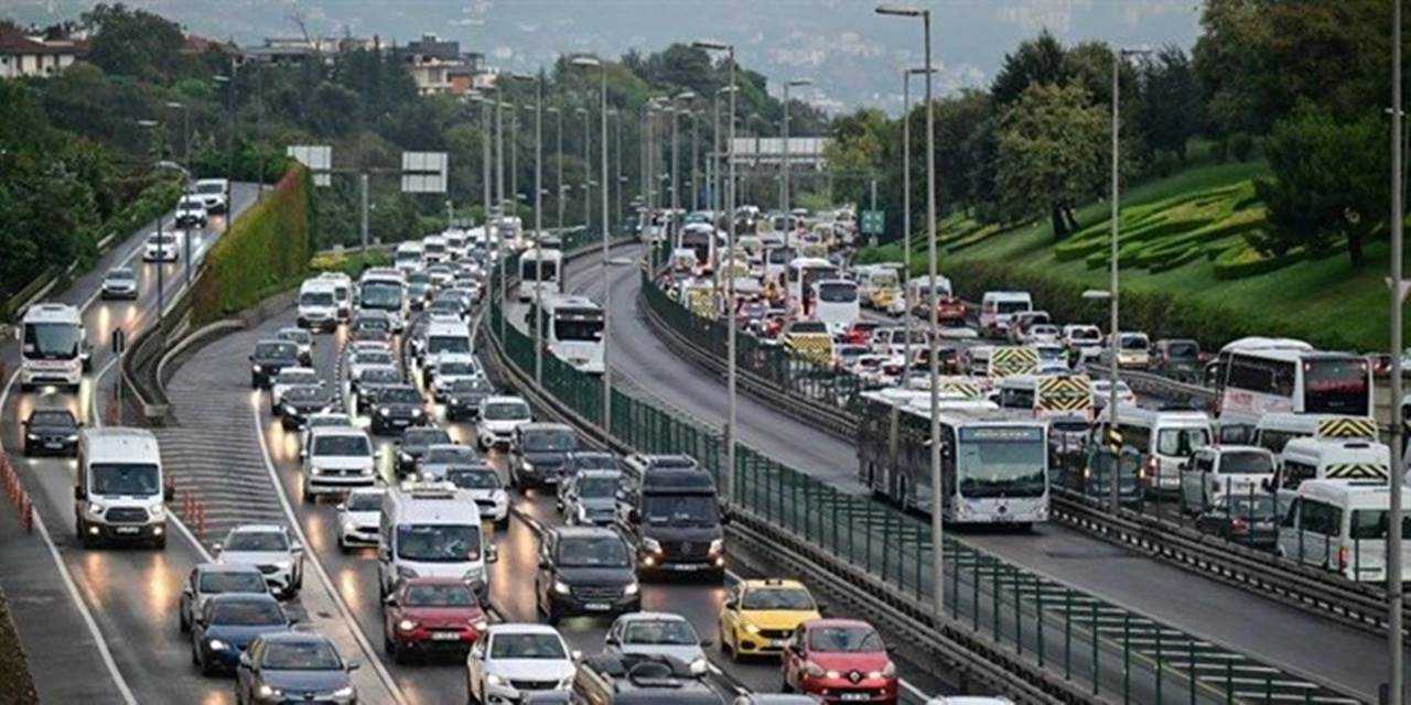 Istanbulda Trafik Felc Avrupa ve Anadolu Yakasi Kilitlendi 2