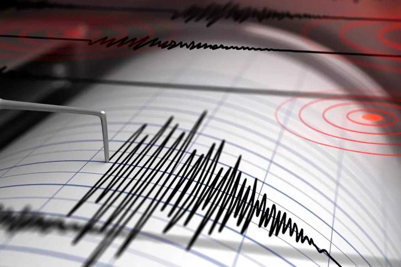 Sındırgı’da Deprem Panik Yarattı: Artçılar Devam Ediyor 2 Sindirgida Deprem Panik Yaratti Artcilar Devam Ediyor 3