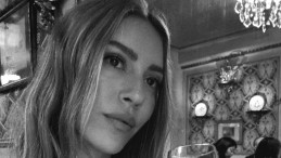 Sinem Kobal, Siyah Beyaz Şıklığıyla Sosyal Medyayı Salladı