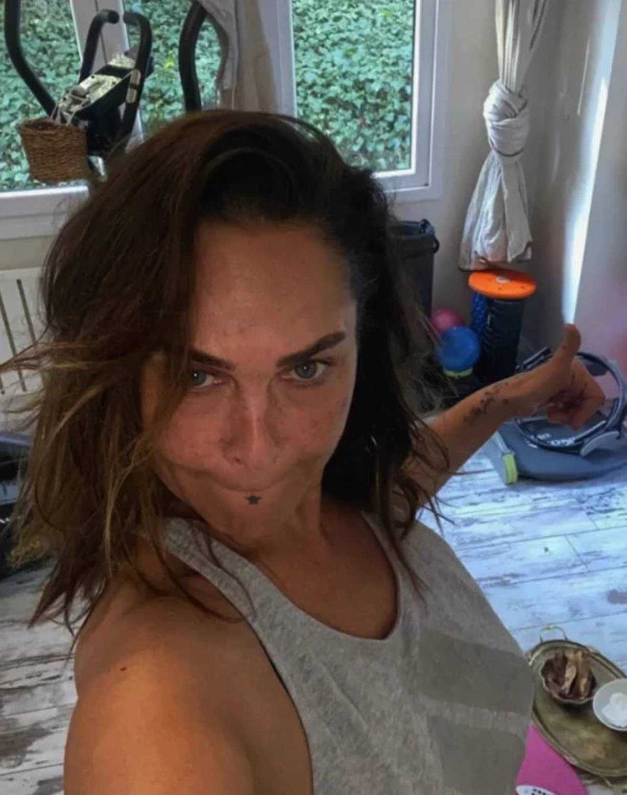 Ünlü Sanatçı Hülya Avşar’dan Şaşırtan Hamle 5 Unlu Sanatci Hulya Avsardan Sasirtan Hamle 6